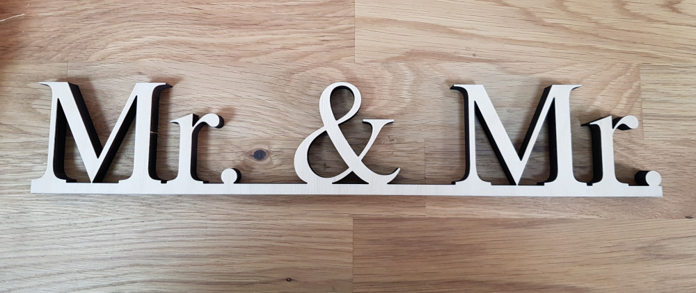 Holzschriftzug "MR. & MR."
